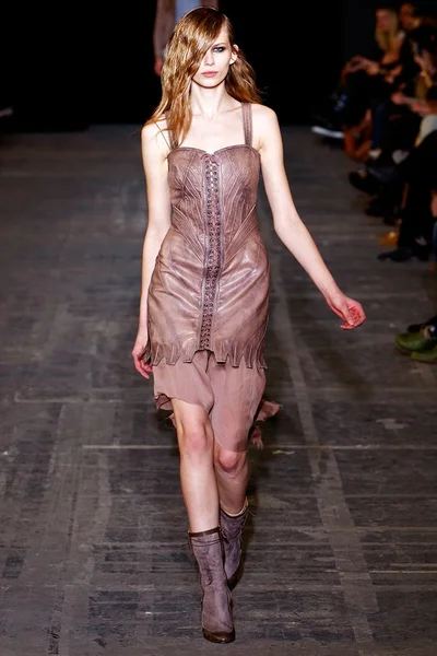 Look 32